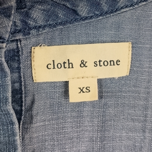 Cloth & Stone Chambray Keyhole Button Back Bell- Sleeve Top XS - Picture 5 of 6